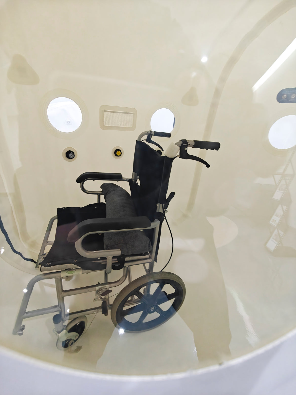 1.3ATA Soft-Shell Lying Hyperbaric Chamber with Wheelchair Access for Enhanced Mobility