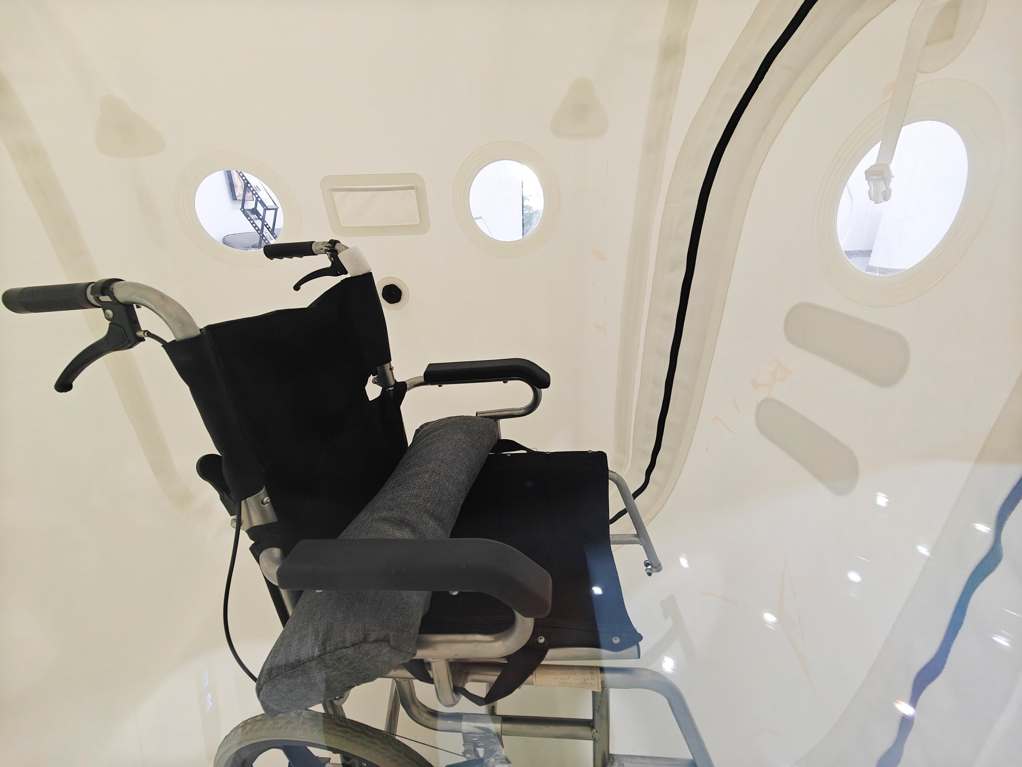 1.3ATA Soft-Shell Hyperbaric Chamber with Wheelchair Access – Lying Design (OLV-RW01)