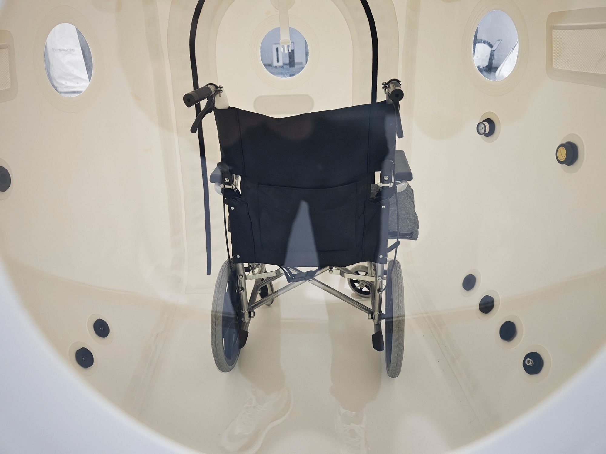 1.3ATA Soft-Shell Hyperbaric Chamber with Wheelchair Access – Lying Design (OLV-RW01)